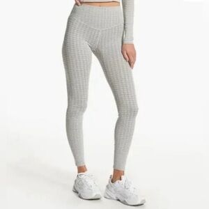 Vuori Women’s Textured Chilled Out Leggings Houndstooth, Size Large. EUC